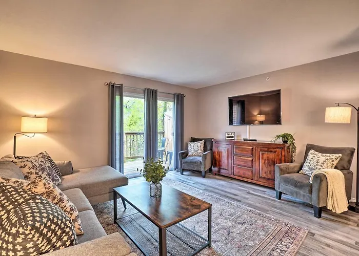 Modern Condo With Pool About 7 Mi To Branson Landing!