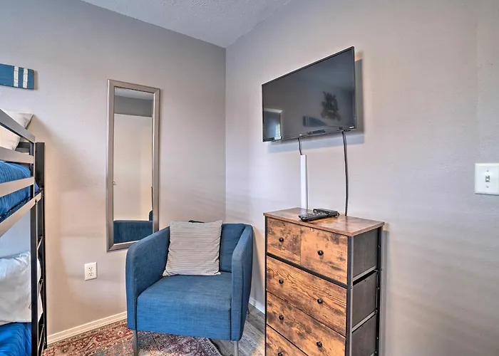 Modern Condo With Pool About 7 Mi To Branson Landing!